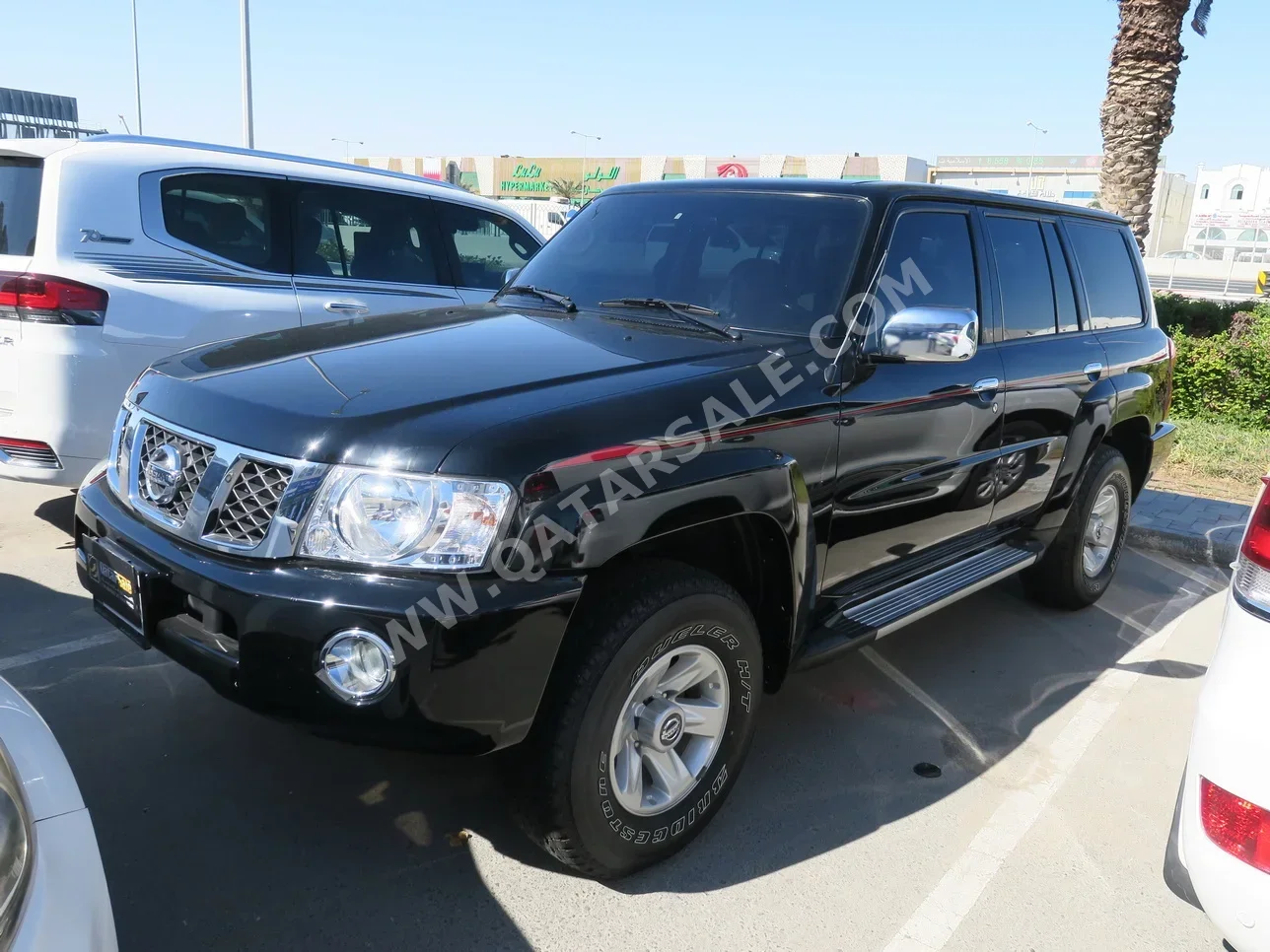 Nissan  Patrol  Safari  2022  Automatic  6,000 Km  6 Cylinder  Four Wheel Drive (4WD)  SUV  Black  With Warranty