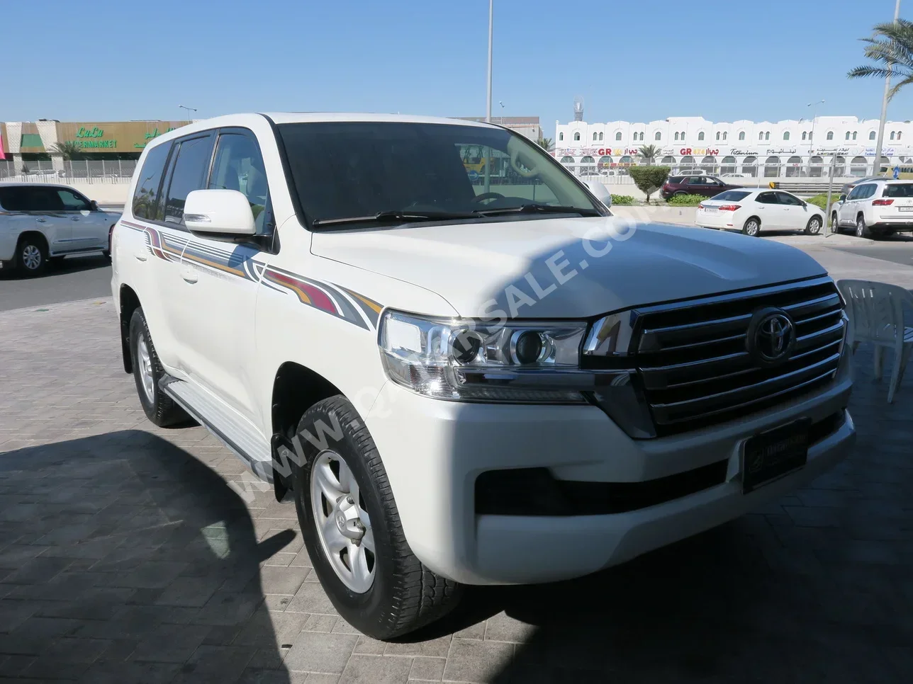 Toyota  Land Cruiser  GXR  2017  Automatic  180٬000 Km  6 Cylinder  Four Wheel Drive (4WD)  SUV  White