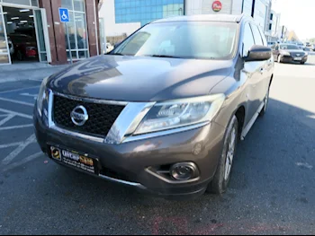  Nissan  Pathfinder  2016  Automatic  193,000 Km  6 Cylinder  Four Wheel Drive (4WD)  SUV  Gray  With Warranty