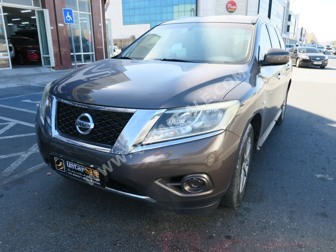  Nissan  Pathfinder  2016  Automatic  193,000 Km  6 Cylinder  Four Wheel Drive (4WD)  SUV  Gray  With Warranty