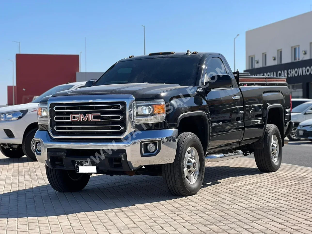 GMC  Sierra  SLE  2018  Automatic  110,000 Km  8 Cylinder  Four Wheel Drive (4WD)  Pick Up  Black