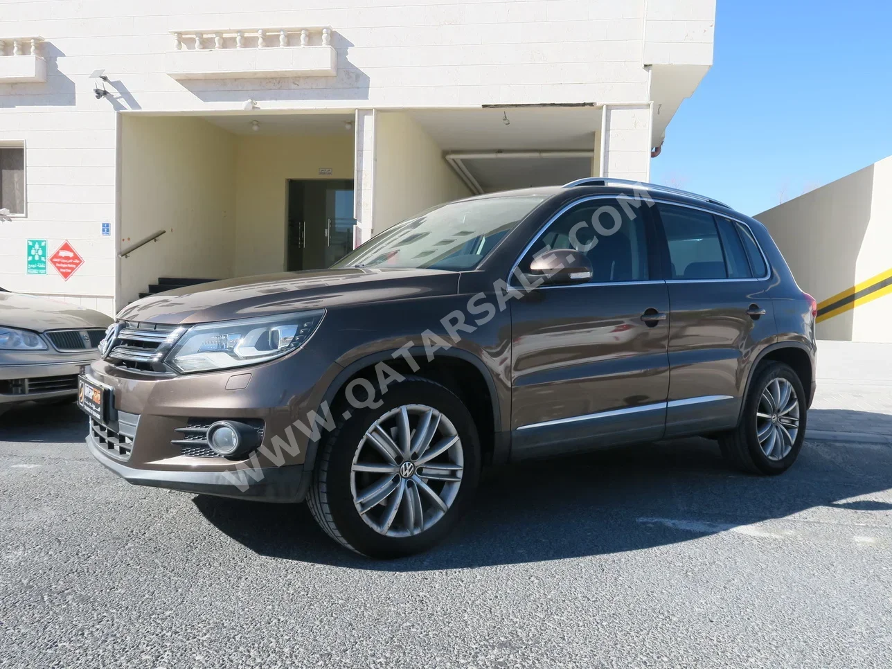 Volkswagen  Tiguan  2012  Automatic  90,000 Km  4 Cylinder  Four Wheel Drive (4WD)  SUV  Brown  With Warranty