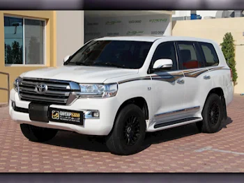 Toyota  Land Cruiser  VXR  2016  Automatic  173,000 Km  8 Cylinder  Four Wheel Drive (4WD)  SUV  White  With Warranty