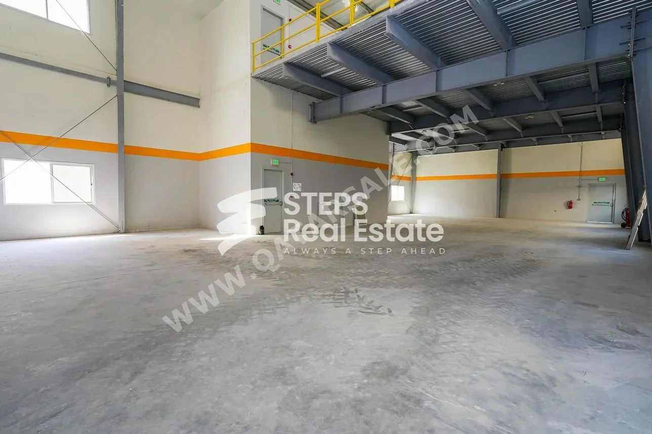 Warehouses & Stores - Al Wakrah  - Wadi Aba Seleel  -Area Size: 1000 Square Meter