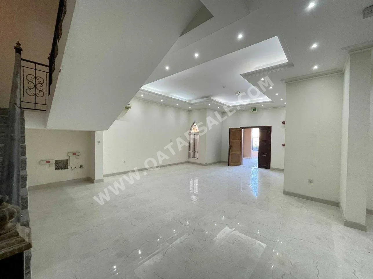 Commercial  - Not Furnished  - Doha  - Al Duhail  - 5 Bedrooms