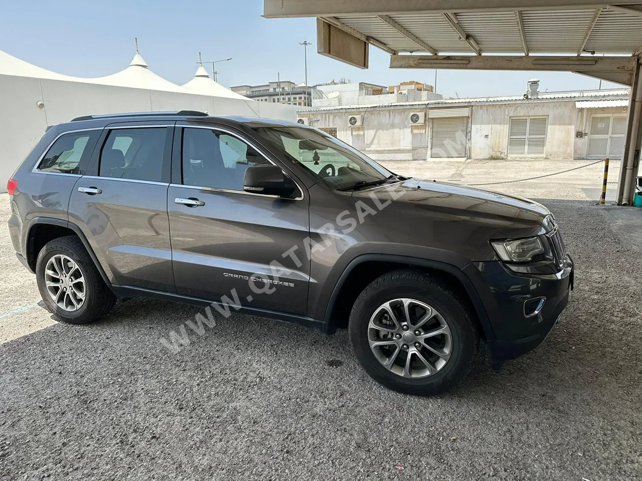 Jeep  Grand Cherokee  Limited  2014  Automatic  197,000 Km  8 Cylinder  Four Wheel Drive (4WD)  SUV  Gray