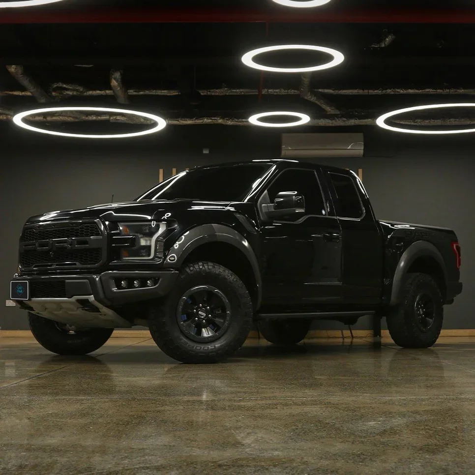 Ford  Raptor  2018  Automatic  138٬000 Km  6 Cylinder  Four Wheel Drive (4WD)  Pick Up  Black  With Warranty