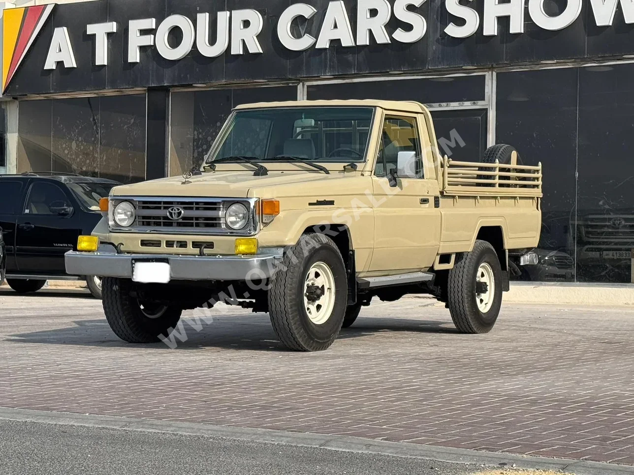 Toyota  Land Cruiser  LX  1999  Manual  159,000 Km  6 Cylinder  Four Wheel Drive (4WD)  Pick Up  Beige