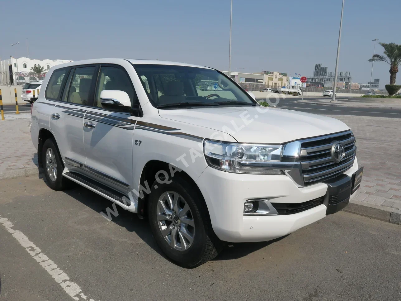 Toyota  Land Cruiser  VXR  2018  Automatic  225,000 Km  8 Cylinder  Four Wheel Drive (4WD)  SUV  White