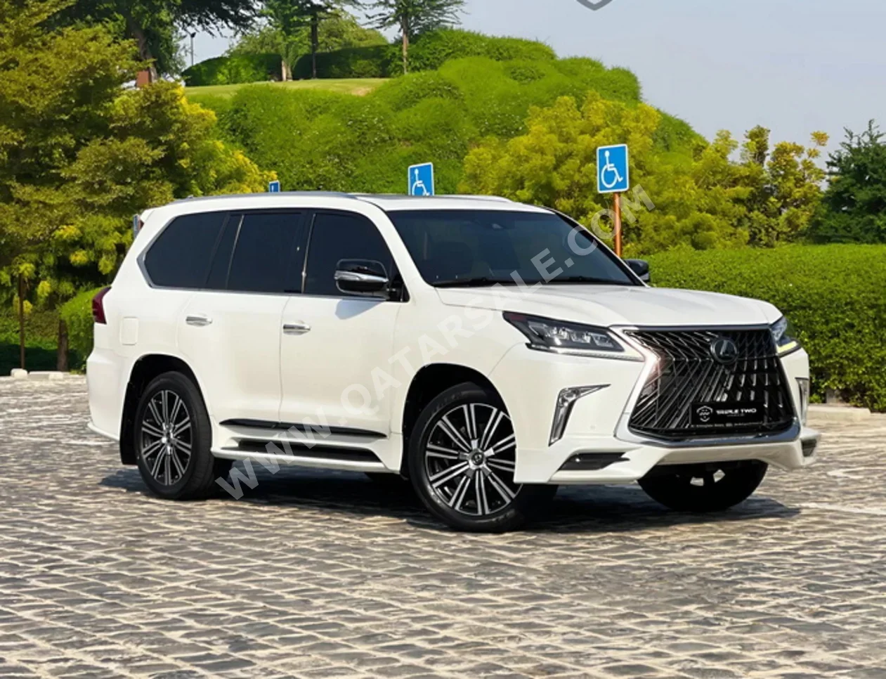 Lexus  LX  570 S  2018  Automatic  165,650 Km  8 Cylinder  Four Wheel Drive (4WD)  SUV  White