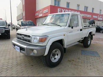 Toyota  Land Cruiser  LX  2009  Manual  192٬000 Km  6 Cylinder  Four Wheel Drive (4WD)  Pick Up  White