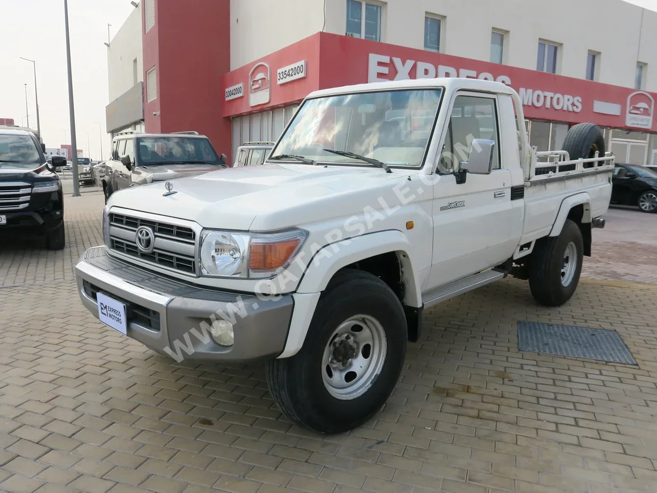 Toyota  Land Cruiser  LX  2009  Manual  192٬000 Km  6 Cylinder  Four Wheel Drive (4WD)  Pick Up  White