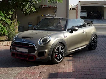  Mini  Cooper  S  2017  Automatic  147,000 Km  4 Cylinder  Front Wheel Drive (FWD)  Convertible  Gray  With Warranty