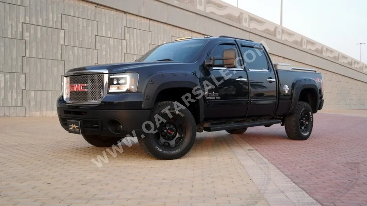 GMC  Sierra  2500 HD  2010  Automatic  183,000 Km  8 Cylinder  Four Wheel Drive (4WD)  Pick Up  Black