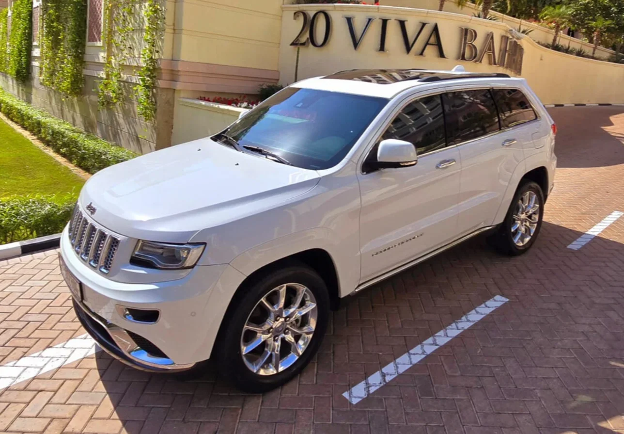 Jeep  Grand Cherokee  Summit  2016  Automatic  119,000 Km  8 Cylinder  Four Wheel Drive (4WD)  SUV  White  With Warranty