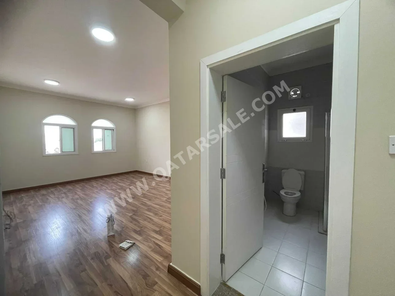 Family Residential  - Not Furnished  - Doha  - Nuaija  - 5 Bedrooms