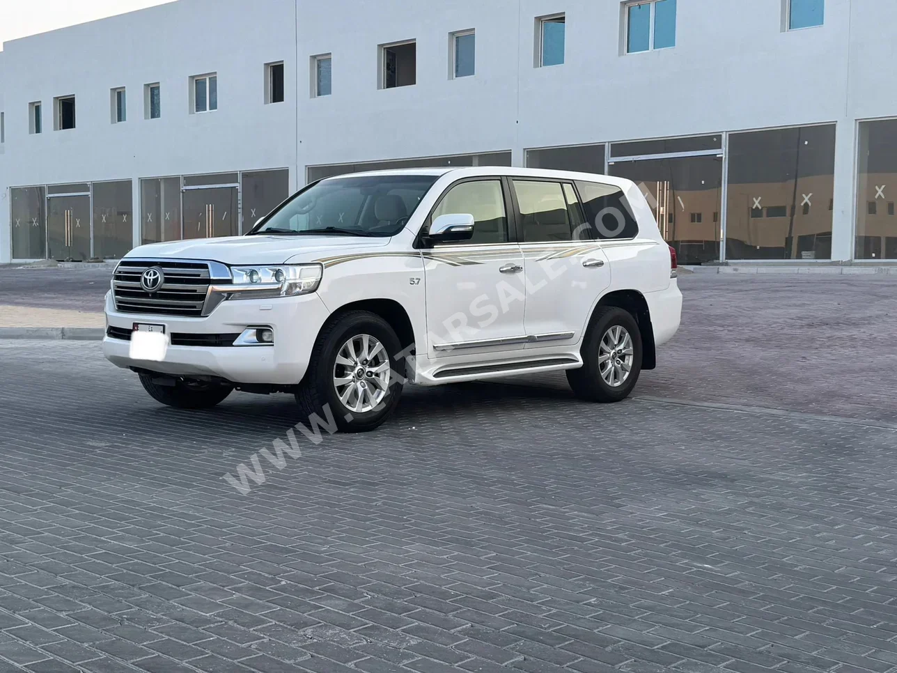 Toyota  Land Cruiser  VXR  2017  Automatic  272,000 Km  8 Cylinder  Four Wheel Drive (4WD)  SUV  White