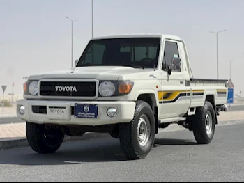 Toyota  Land Cruiser  LX  2022  Manual  90,000 Km  6 Cylinder  Four Wheel Drive (4WD)  Pick Up  White