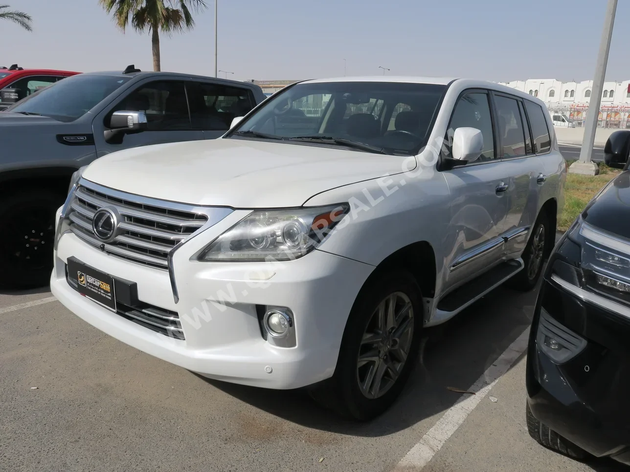 Lexus  LX  570  2012  Automatic  550,000 Km  8 Cylinder  Four Wheel Drive (4WD)  SUV  White