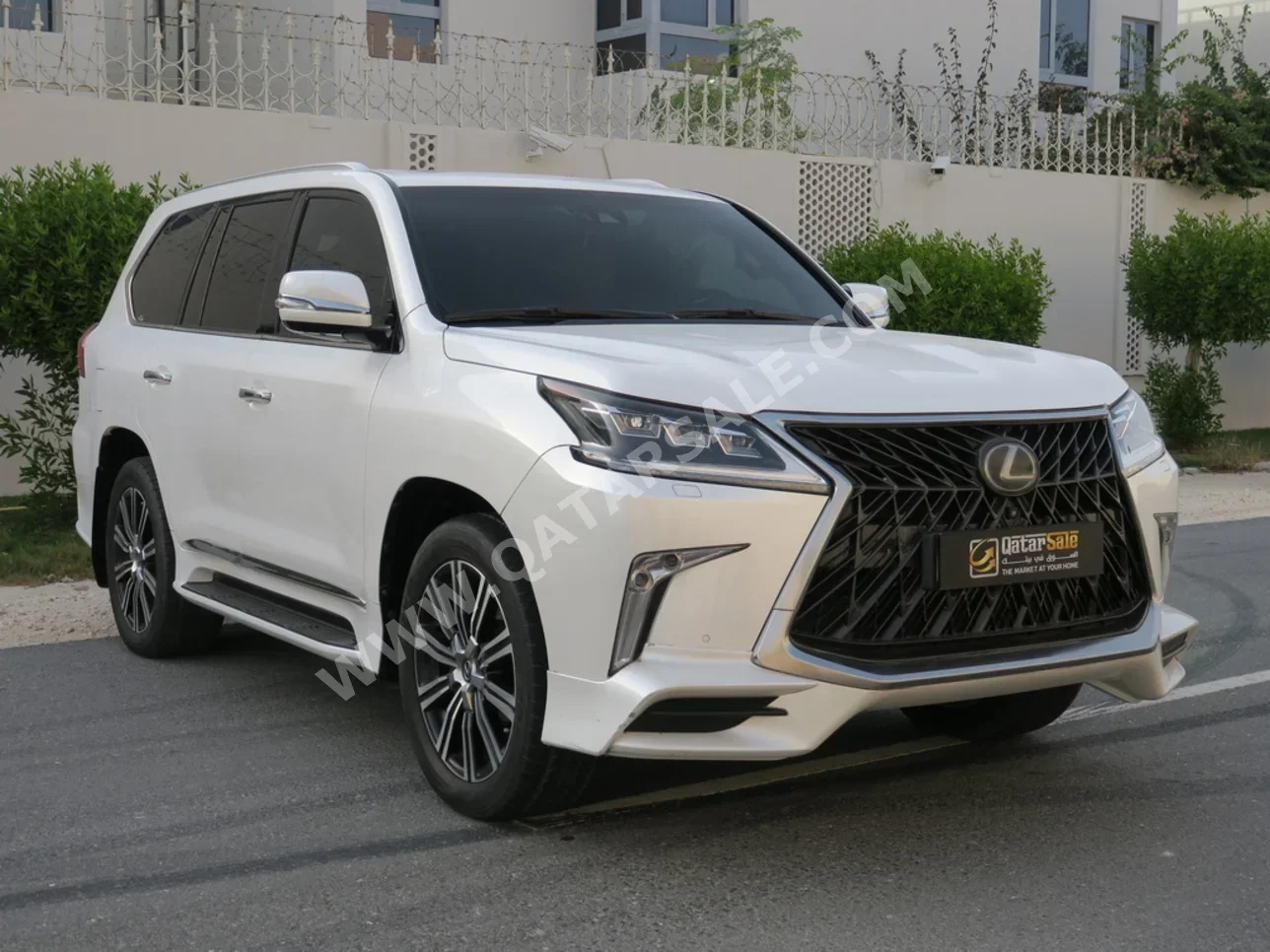 Lexus  LX  570 S  2019  Automatic  97,000 Km  8 Cylinder  Four Wheel Drive (4WD)  SUV  White