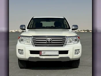 Toyota  Land Cruiser  VXR  2015  Automatic  375,000 Km  8 Cylinder  Four Wheel Drive (4WD)  SUV  White