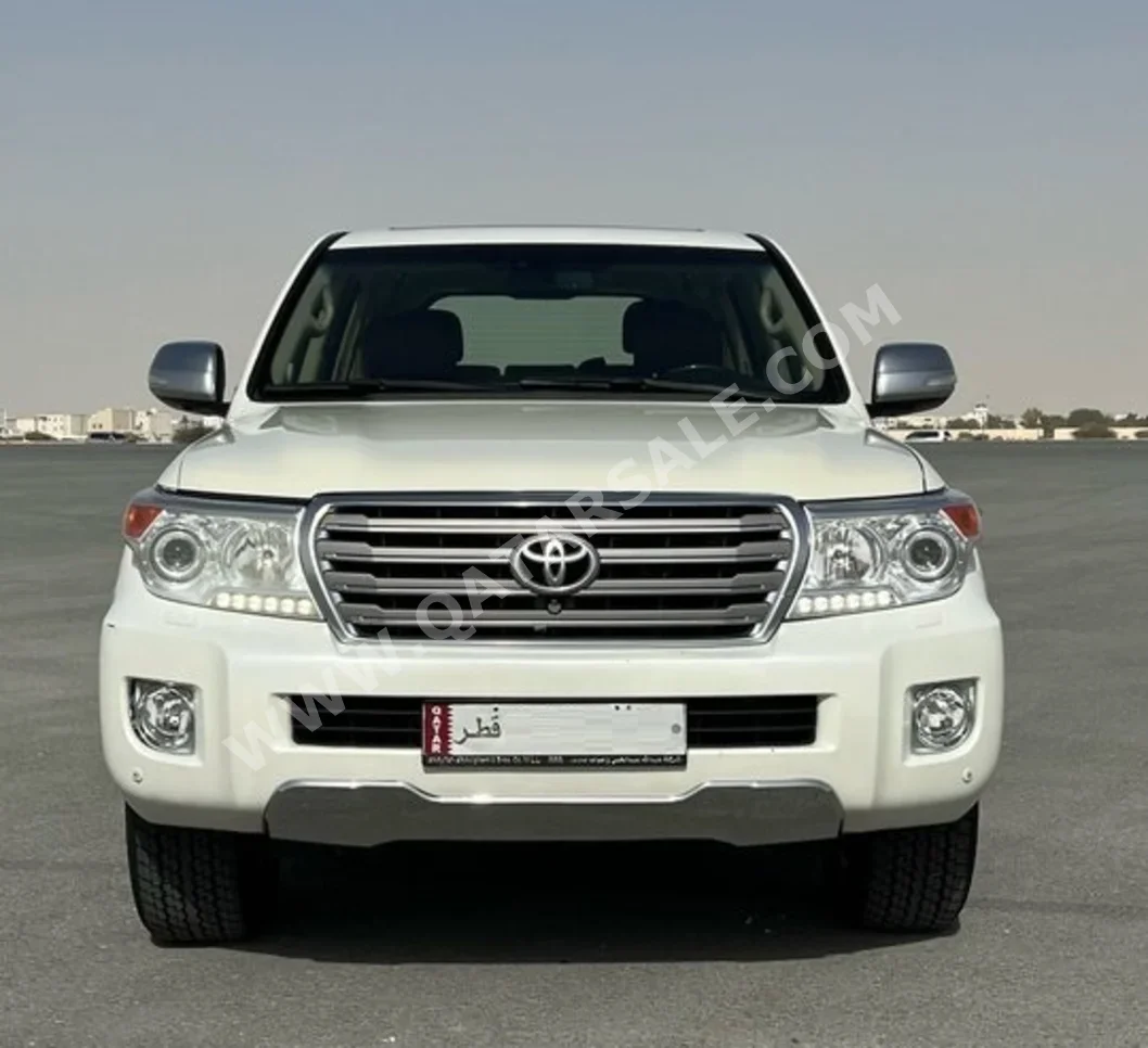 Toyota  Land Cruiser  VXR  2015  Automatic  375,000 Km  8 Cylinder  Four Wheel Drive (4WD)  SUV  White