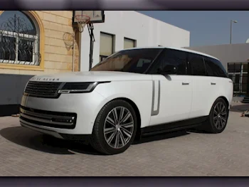 Land Rover  Range Rover  Vogue  2022  Automatic  25,000 Km  8 Cylinder  Four Wheel Drive (4WD)  SUV  White  With Warranty