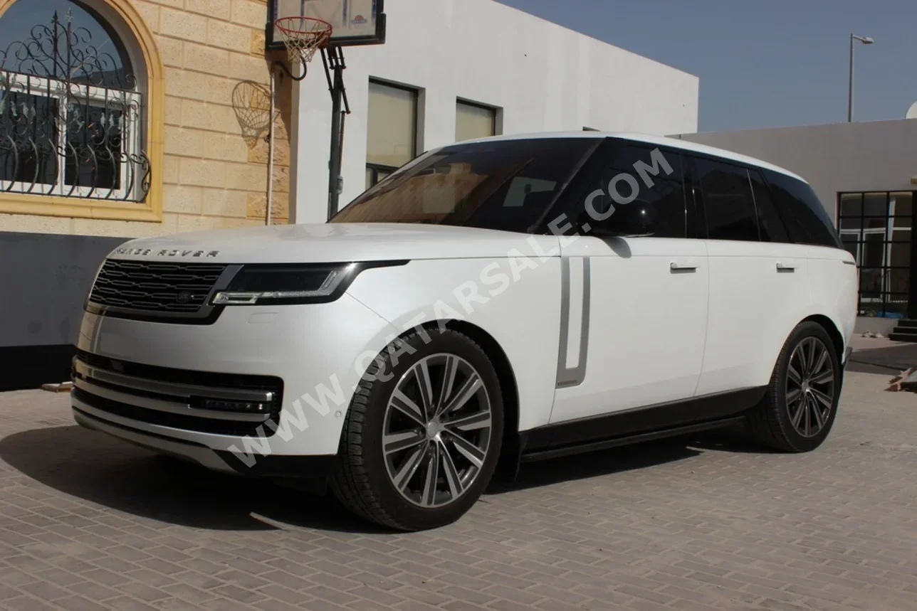 Land Rover  Range Rover  Vogue  2022  Automatic  25,000 Km  8 Cylinder  Four Wheel Drive (4WD)  SUV  White  With Warranty