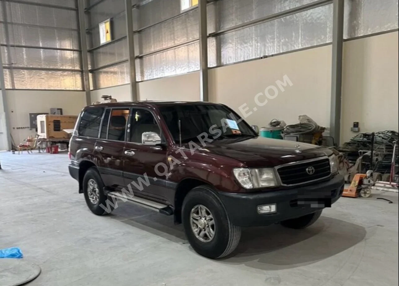 Toyota  Land Cruiser  GXR  2001  Automatic  700,000 Km  6 Cylinder  Four Wheel Drive (4WD)  SUV  Maroon