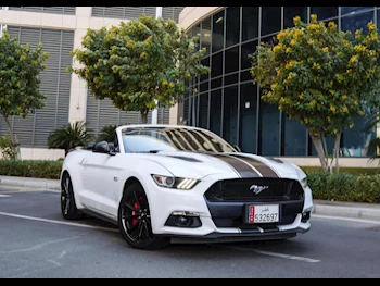 Ford  Mustang  GT  2015  Automatic  77,000 Km  8 Cylinder  Rear Wheel Drive (RWD)  Coupe / Sport  White