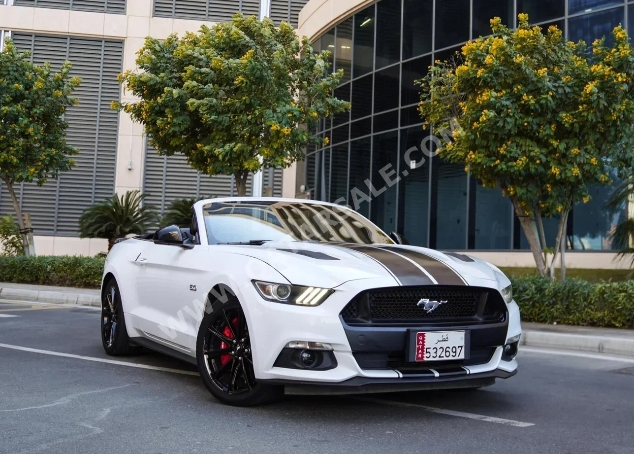 Ford  Mustang  GT  2015  Automatic  77,000 Km  8 Cylinder  Rear Wheel Drive (RWD)  Coupe / Sport  White