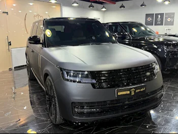 Land Rover  Range Rover  Vogue  2014  Automatic  223,000 Km  8 Cylinder  Four Wheel Drive (4WD)  SUV  Gray