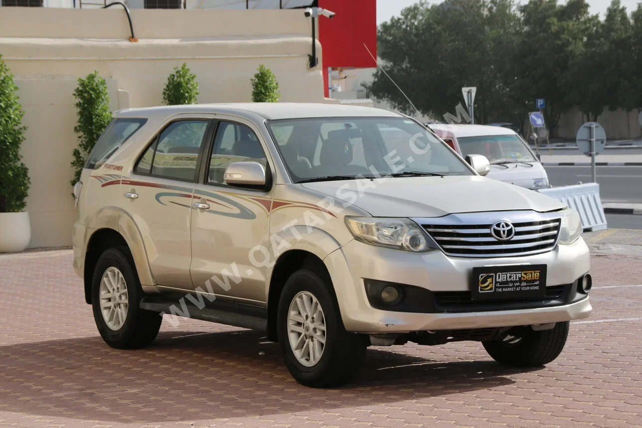 Toyota  Fortuner  SR5  2012  Automatic  287,000 Km  4 Cylinder  Four Wheel Drive (4WD)  SUV  Silver