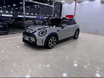 Mini  Cooper  S  2022  Automatic  32,000 Km  4 Cylinder  Front Wheel Drive (FWD)  Hatchback  Silver