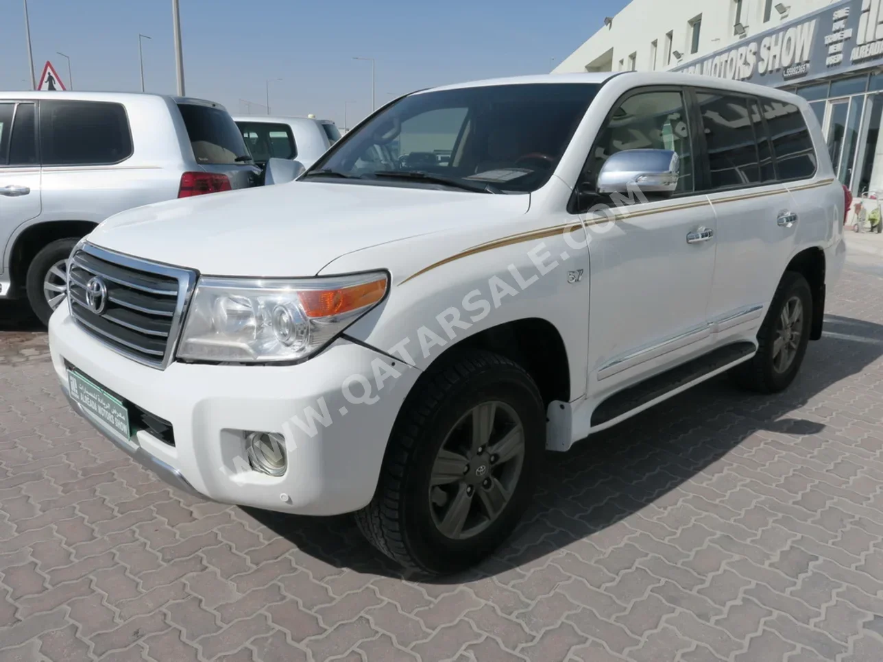 Toyota  Land Cruiser  VXR  2014  Automatic  334,000 Km  8 Cylinder  Four Wheel Drive (4WD)  SUV  White