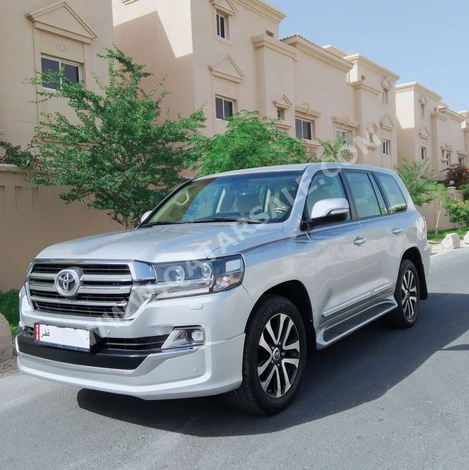  Toyota  Land Cruiser  GXR  2019  Automatic  240,000 Km  8 Cylinder  Four Wheel Drive (4WD)  SUV  Silver  With Warranty