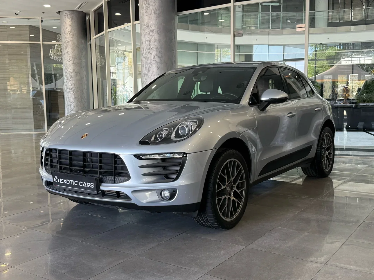 Porsche  Macan  2017  Automatic  74,000 Km  6 Cylinder  Four Wheel Drive (4WD)  SUV  Silver