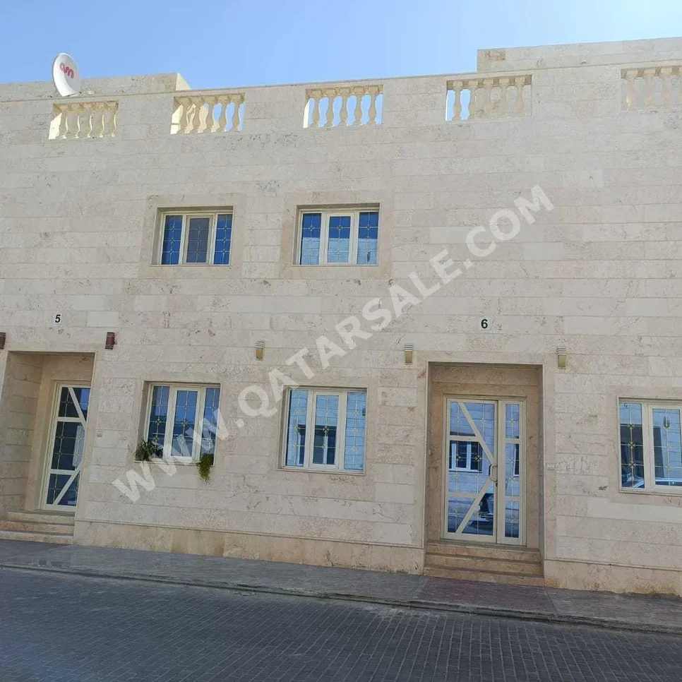 Family Residential  - Not Furnished  - Al Rayyan  - Izghawa  - 5 Bedrooms