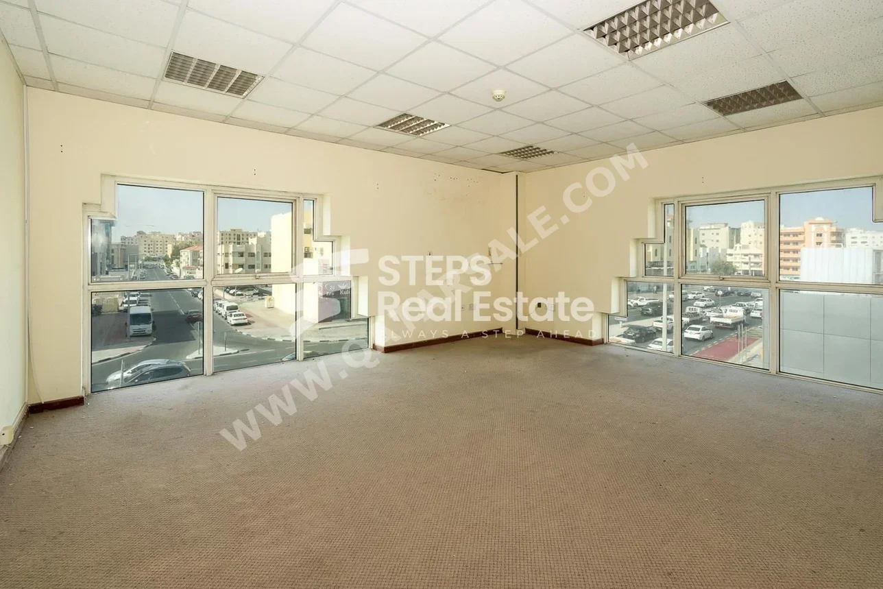 Commercial Offices - Not Furnished  - Doha  - Najma