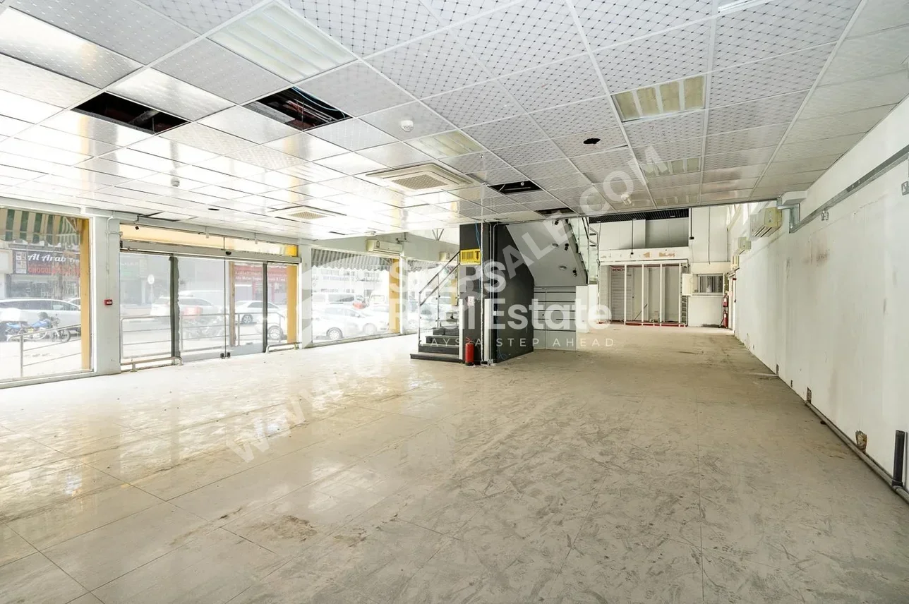 Commercial Shops - Not Furnished  - Doha  - Najma