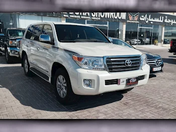 Toyota  Land Cruiser  GXR  2013  Automatic  174,000 Km  8 Cylinder  Four Wheel Drive (4WD)  SUV  White