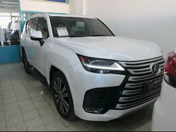 Lexus  LX  600 Luxury  2022  Automatic  39,000 Km  6 Cylinder  Four Wheel Drive (4WD)  SUV  White  With Warranty