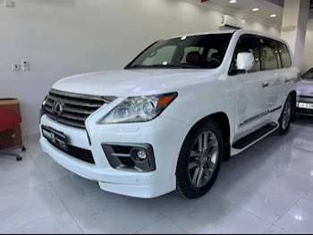 Lexus  LX  570 S  2015  Automatic  200,000 Km  8 Cylinder  Four Wheel Drive (4WD)  SUV  White