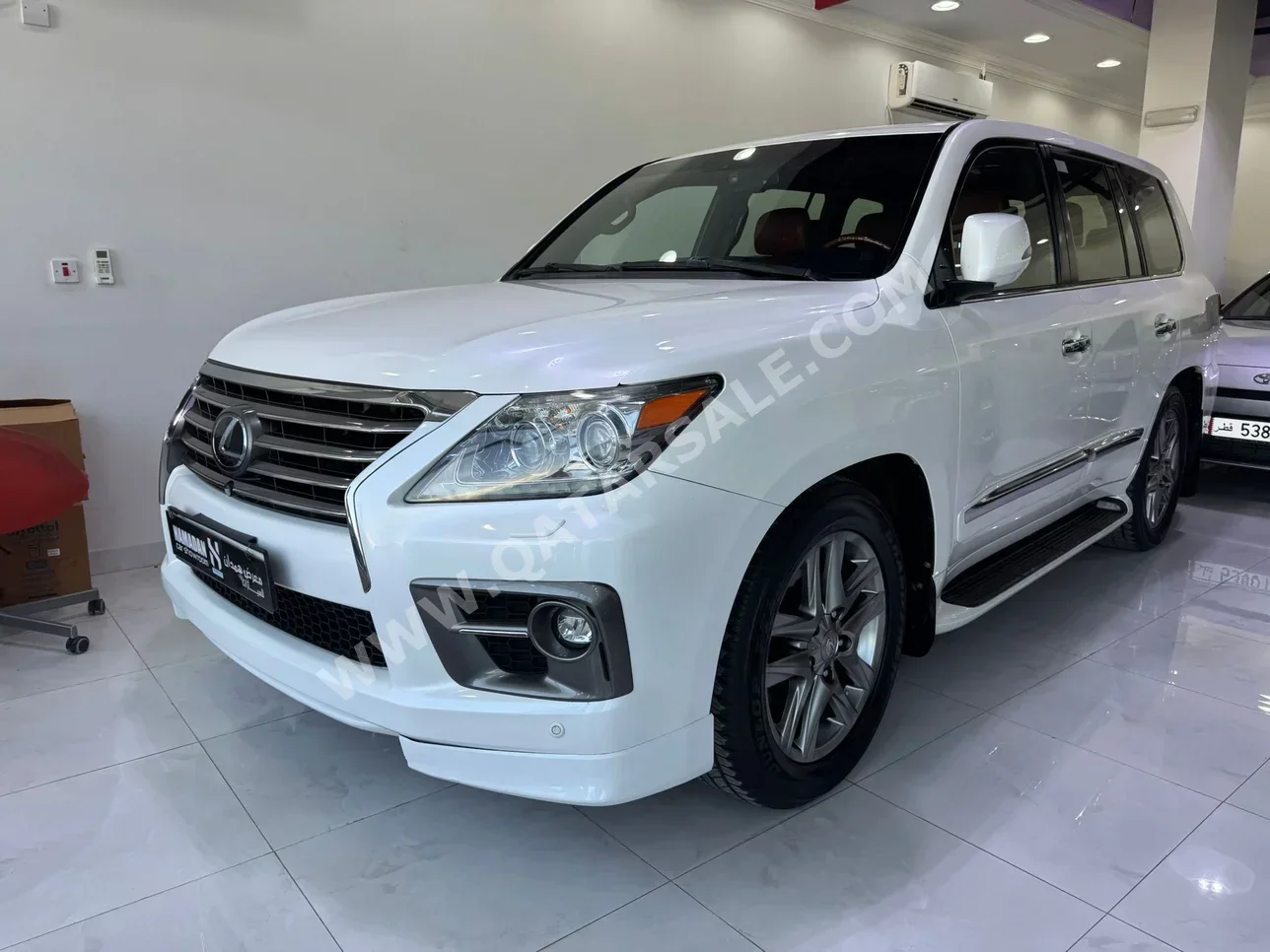 Lexus  LX  570 S  2015  Automatic  200,000 Km  8 Cylinder  Four Wheel Drive (4WD)  SUV  White