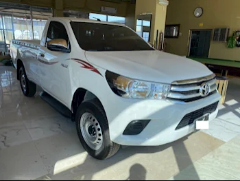 Toyota  Hilux  2025  Manual  3,000 Km  4 Cylinder  Four Wheel Drive (4WD)  Pick Up  White  With Warranty