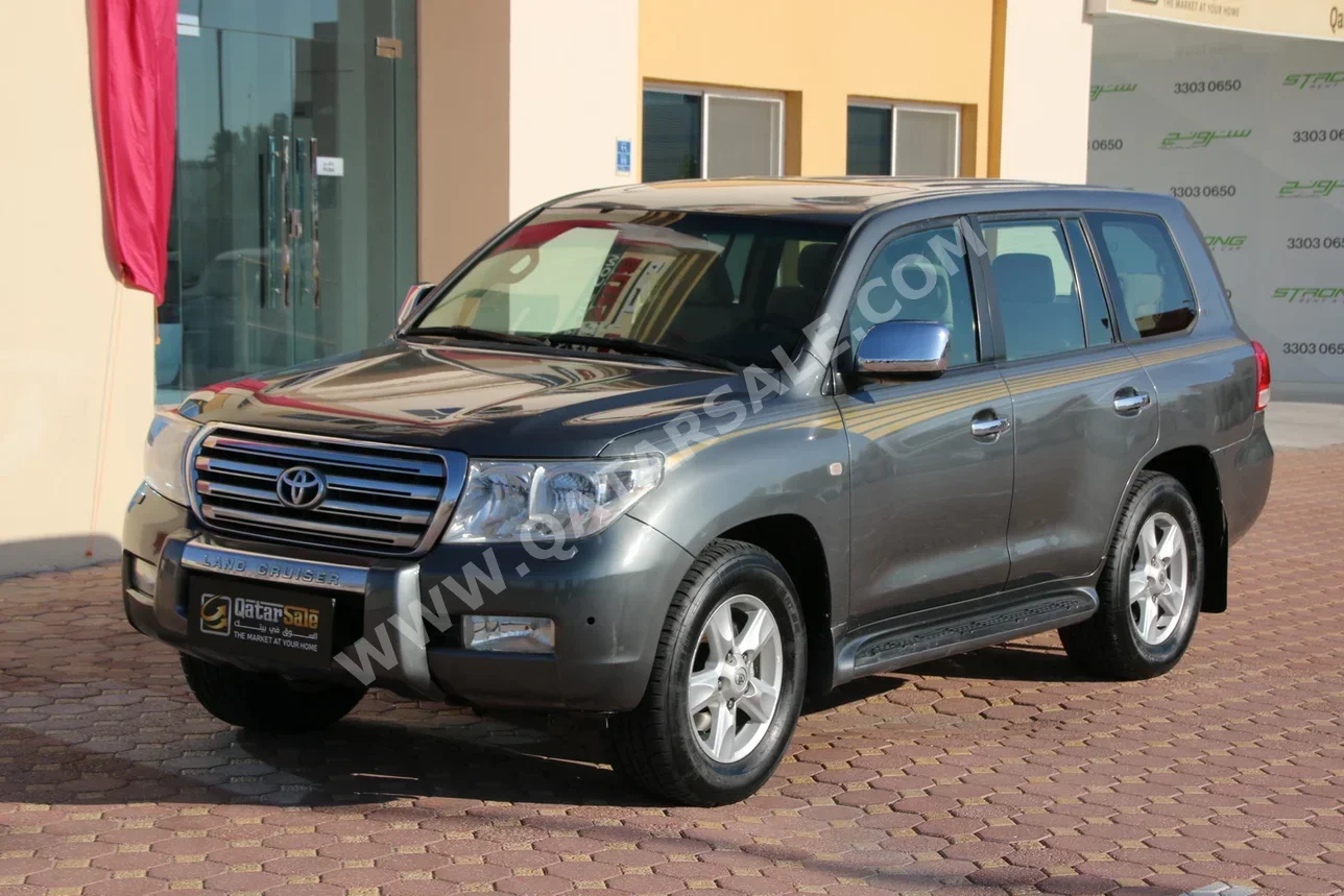 Toyota  Land Cruiser  VXR  2010  Automatic  276,000 Km  8 Cylinder  Four Wheel Drive (4WD)  SUV  Gray