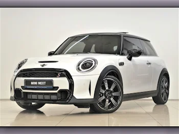 Mini  Cooper  S  2024  Automatic  6,800 Km  4 Cylinder  All Wheel Drive (AWD)  SUV  White  With Warranty