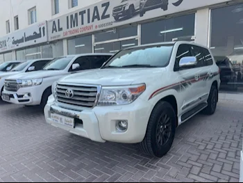 Toyota  Land Cruiser  GXR  2013  Automatic  70,000 Km  8 Cylinder  Four Wheel Drive (4WD)  SUV  White