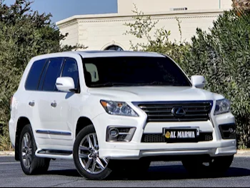 Lexus  LX  570 S  2014  Automatic  265,000 Km  8 Cylinder  Four Wheel Drive (4WD)  SUV  White