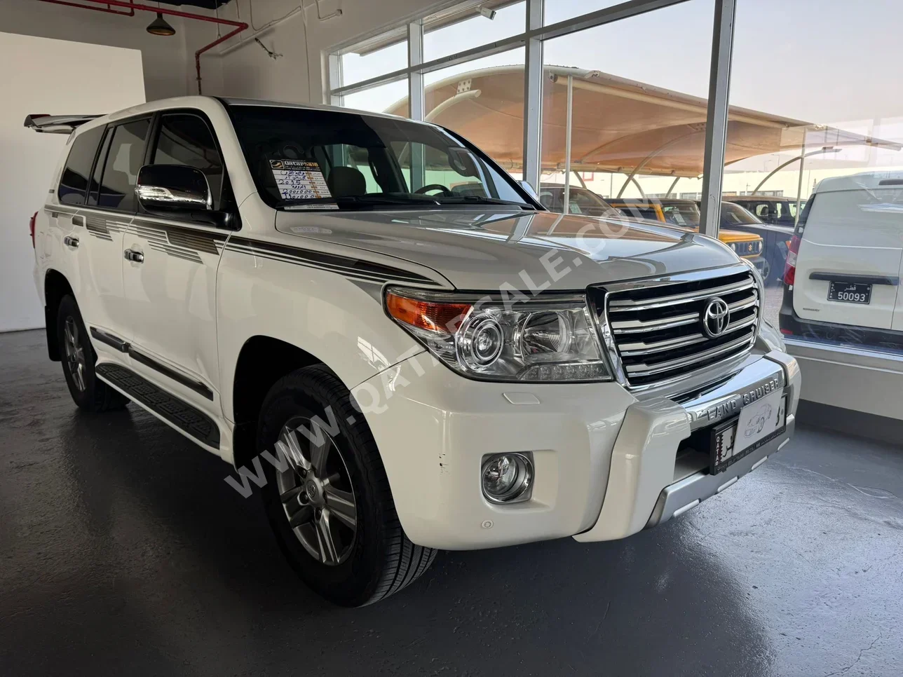 Toyota  Land Cruiser  GXR  2015  Automatic  200,000 Km  8 Cylinder  Four Wheel Drive (4WD)  SUV  White